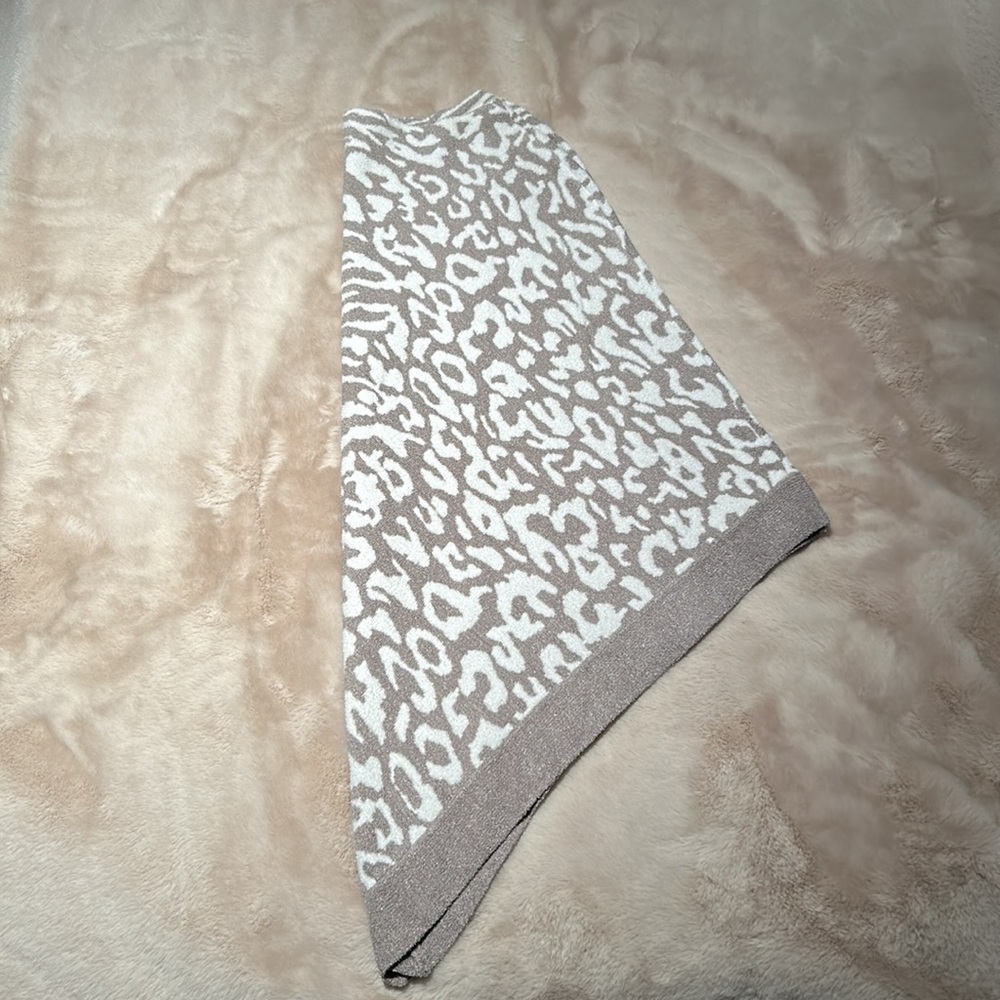 Barefoot Dreams Animal Print Poncho - NWOT - Picture 8 of 9